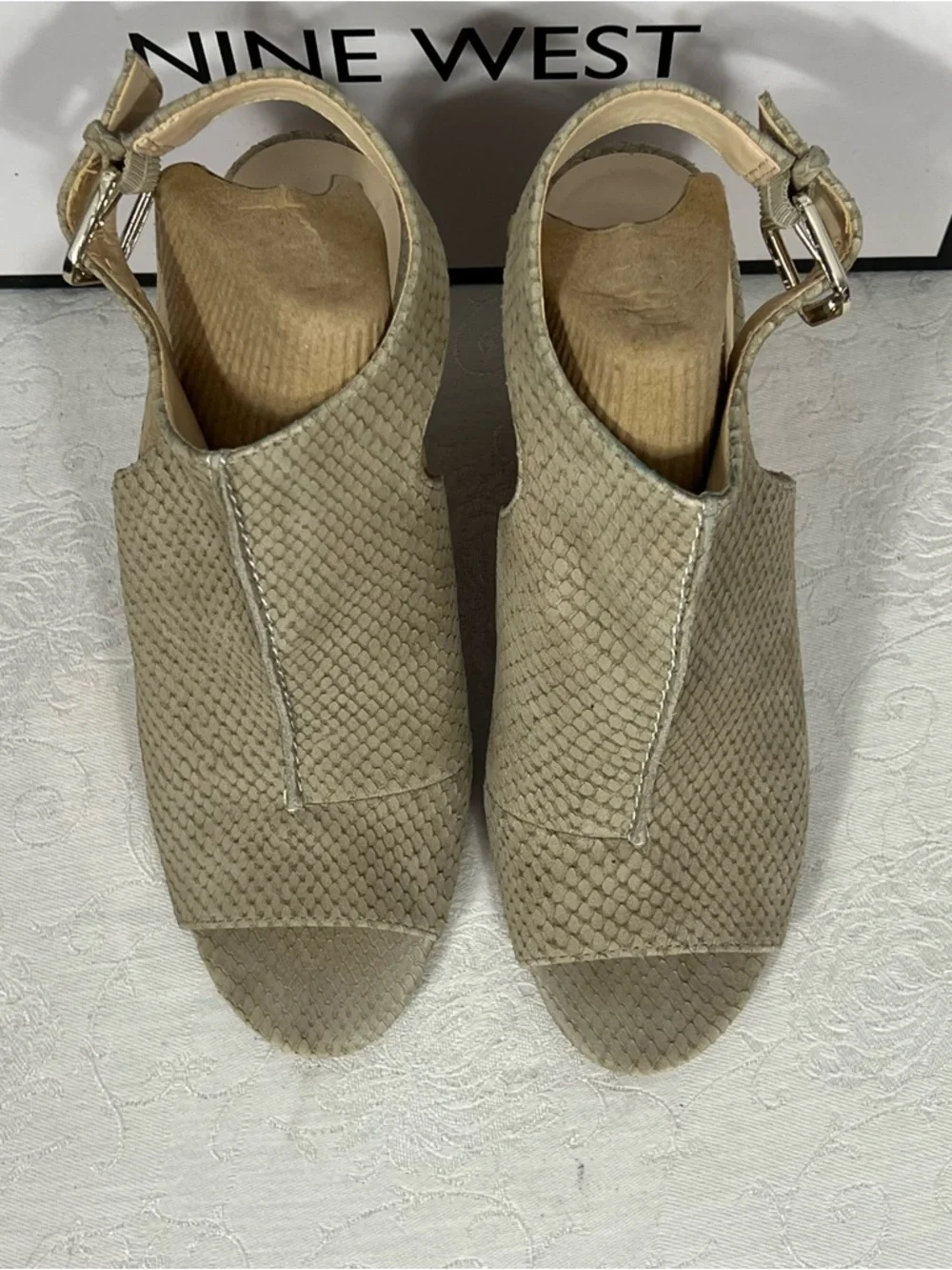 Nine West Shoes Peep Toe Ankle Strap 3 1/2”Wedges Textured Reptile Beige 7M👍